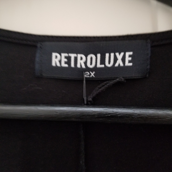Retroluxe plus size top with keyhole front NWT - Picture 3 of 5